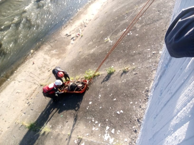 Fatal desenlace: Motorizado perdió la vida al caer hacia el río Guaire