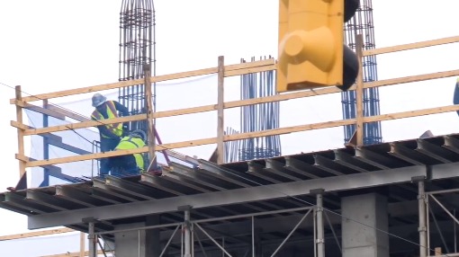 Como torre de naipes: Andamios de una construcción en EEUU se desplomaron y mataron a tres trabajadores