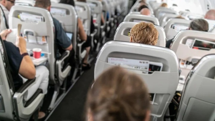 Estaba en un vuelo y sufrió una situación inaceptable (VIDEO)