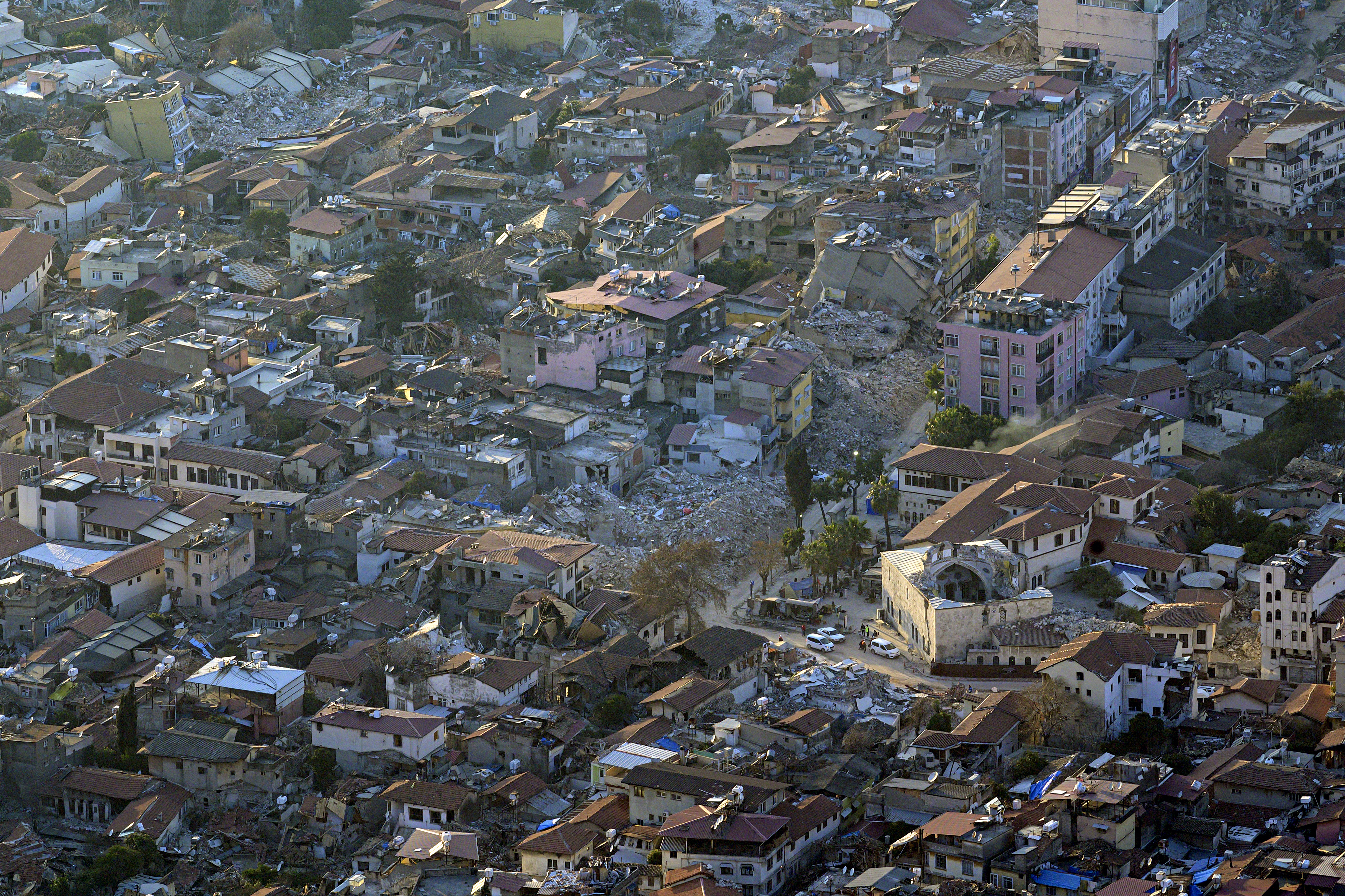 Más de 290 heridos y seis muertos tras nuevos terremotos en el sureste turco