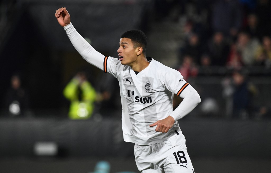 Venezolano Kevin Kelsy llevó al Shakhtar a octavos de Europa League con su gol en penales (Video)