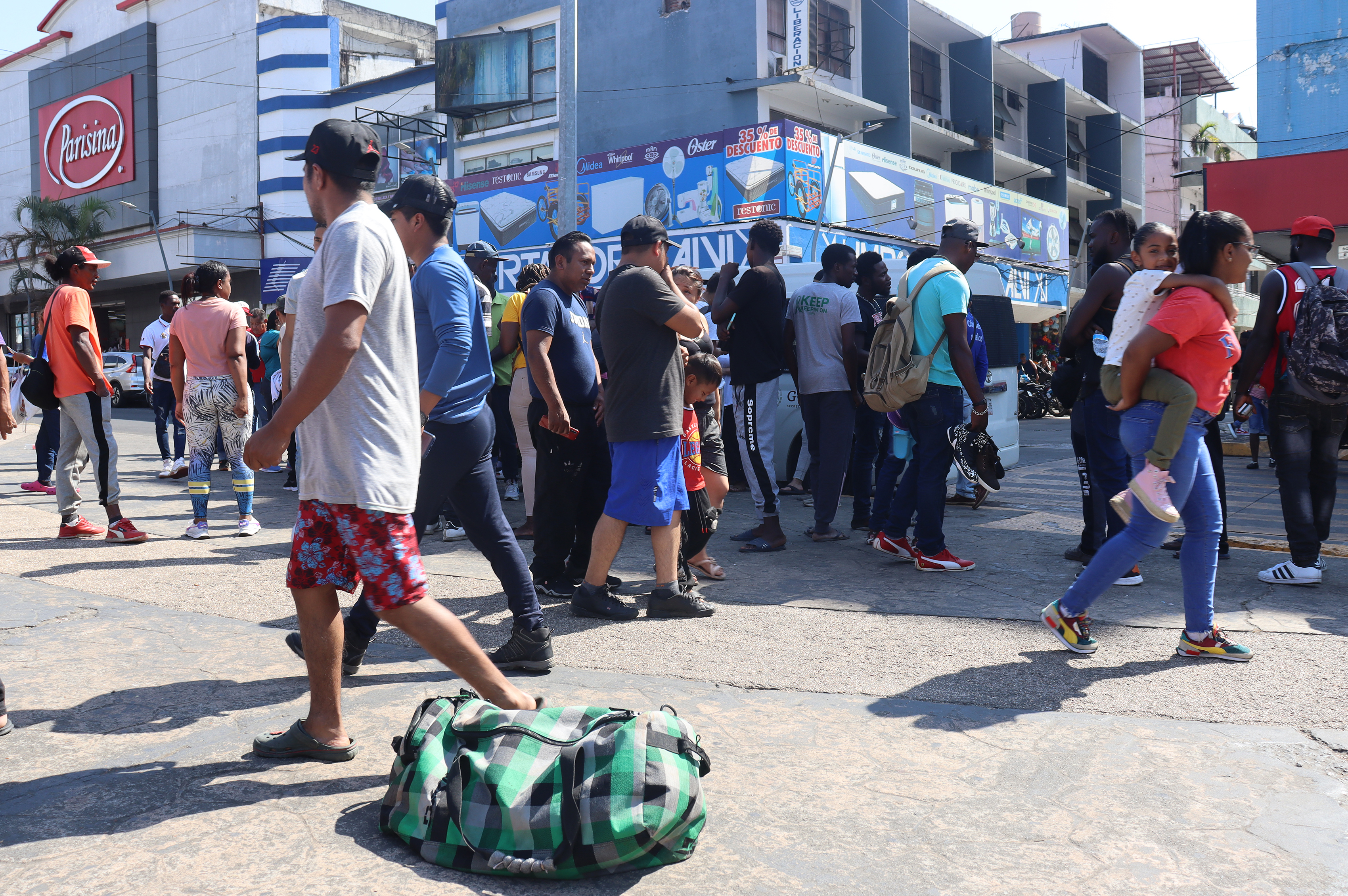 Migrantes denuncian engaños de autoridades migratorias en el sur de México