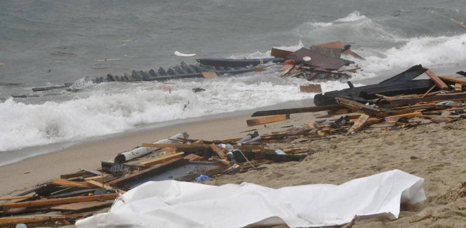 Tragedia en la costa de Italia: Al menos 60 migrantes murieron tras naufragio