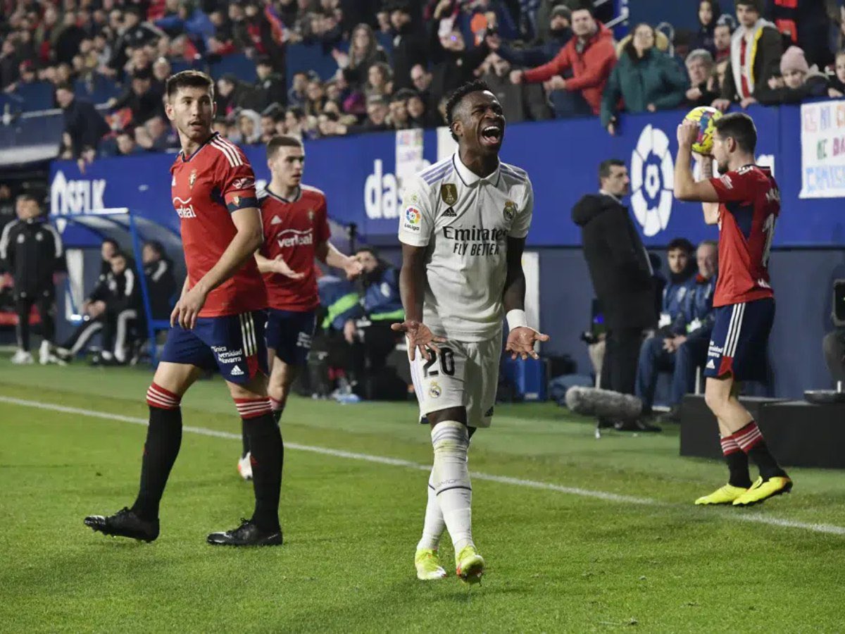 LaLiga española denuncia insultos contra Vinicius y el Real Madrid en campo de Osasuna