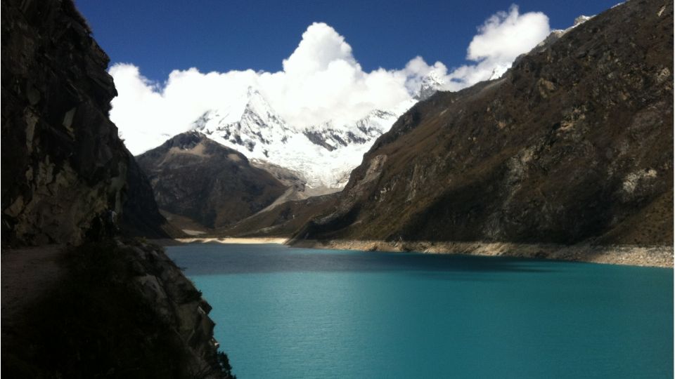 Científicos alertan sobre explosión de un lago glacial que devastaría ciudades enteras, incluso en Sudamérica