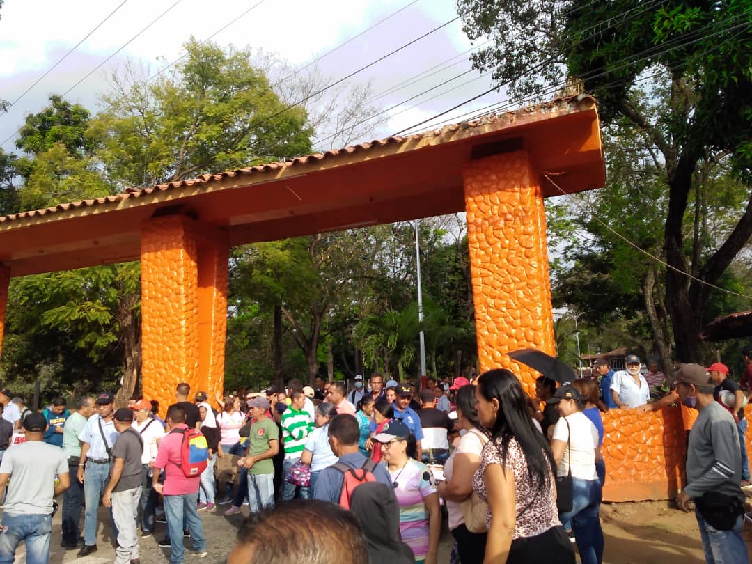 En la Unellez de Barinas tomaron las puertas de la sede en protesta ante el “silencio” del régimen por ajuste salarial