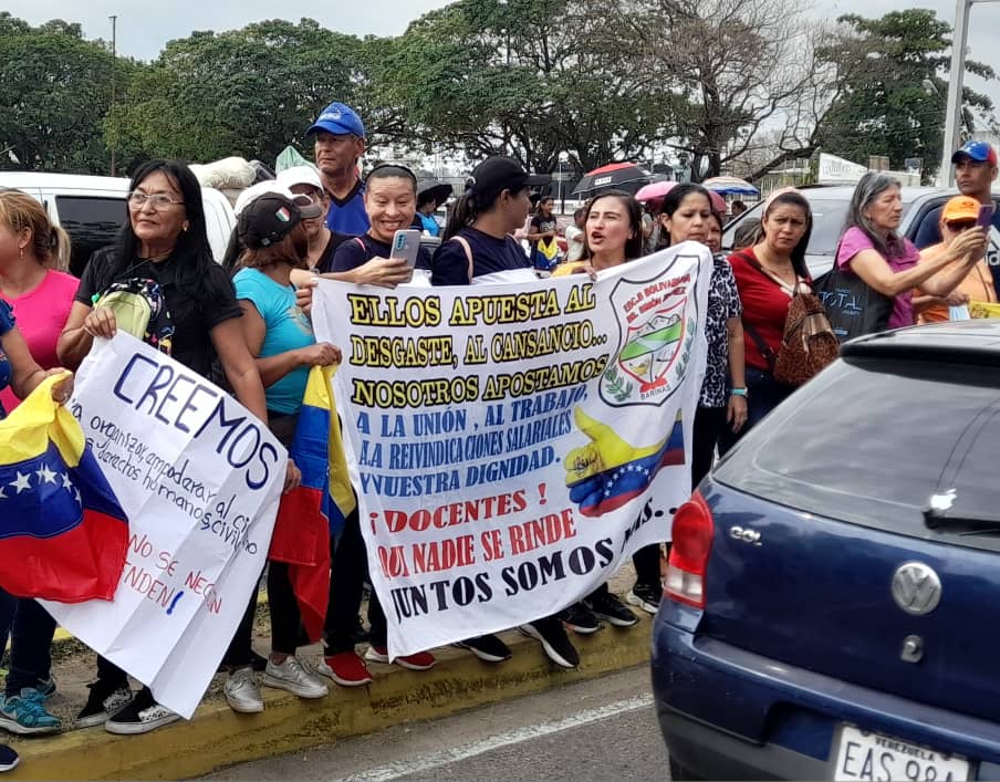 Docentes de Barinas siguen volcados en la calle: El régimen se “hace de la vista gorda” (FOTOS)