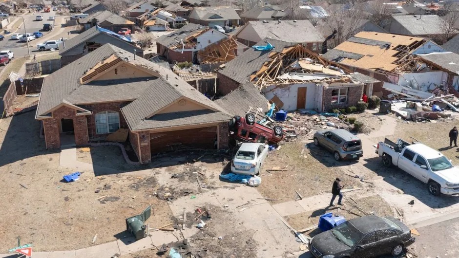 Tormentas severas provocaron al menos nueve informes de tornados en el centro de EEUU