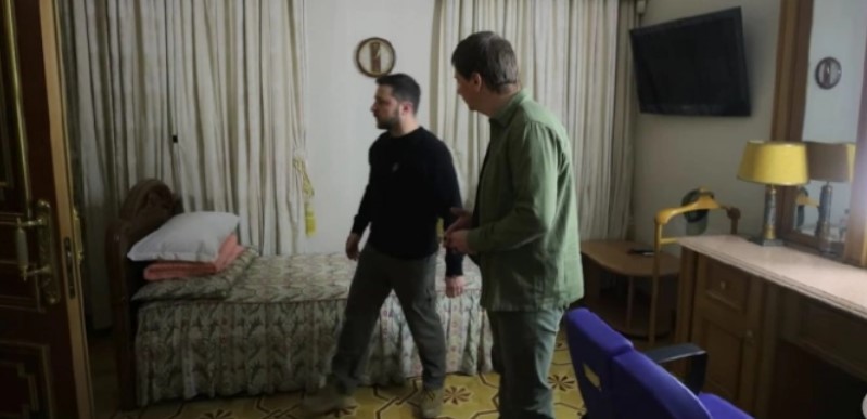 Cuarto de Guerra: Desde el interior de la habitación de Zelenski, donde vive lejos de su esposa y sus hijos (Fotos)