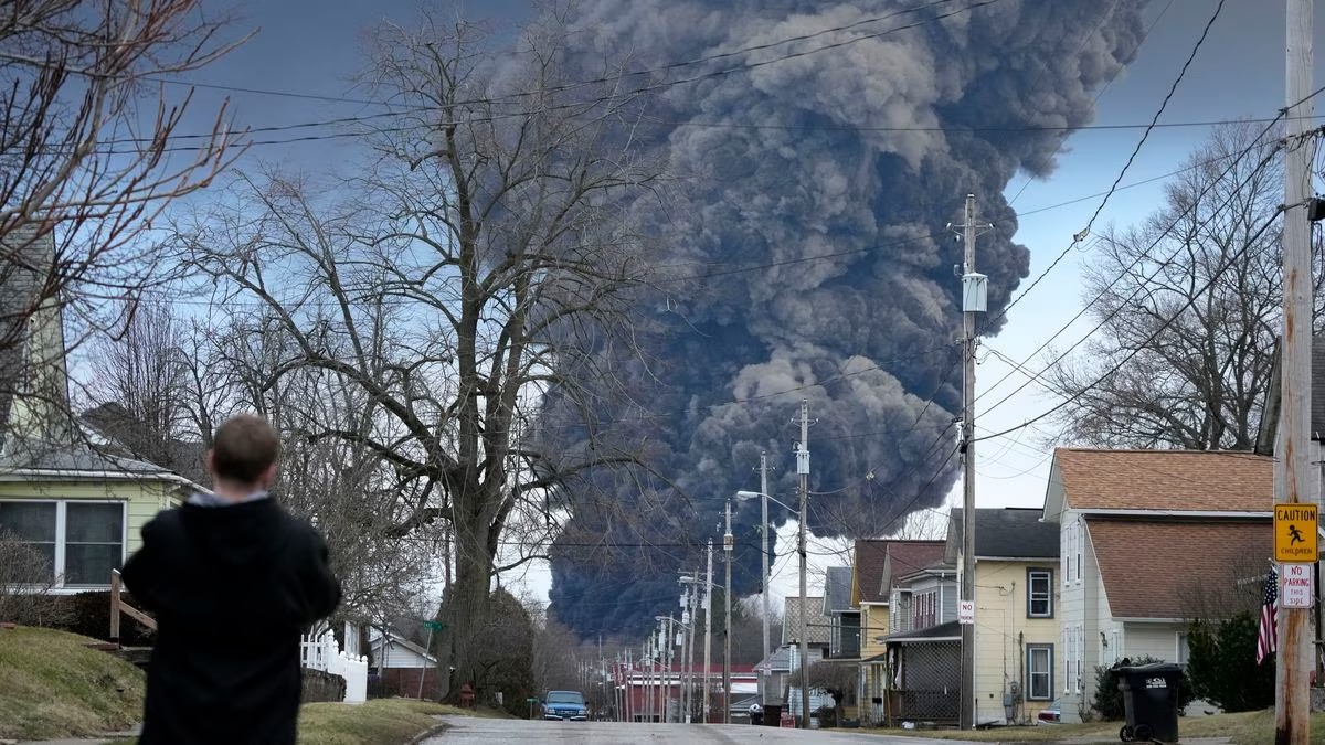 El misterio detrás del tren tóxico descarrilado en Ohio