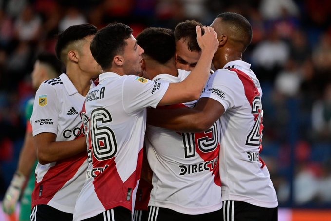 Salomón Rondón se ganó a la hinchada de River que pide a gritos su titularidad