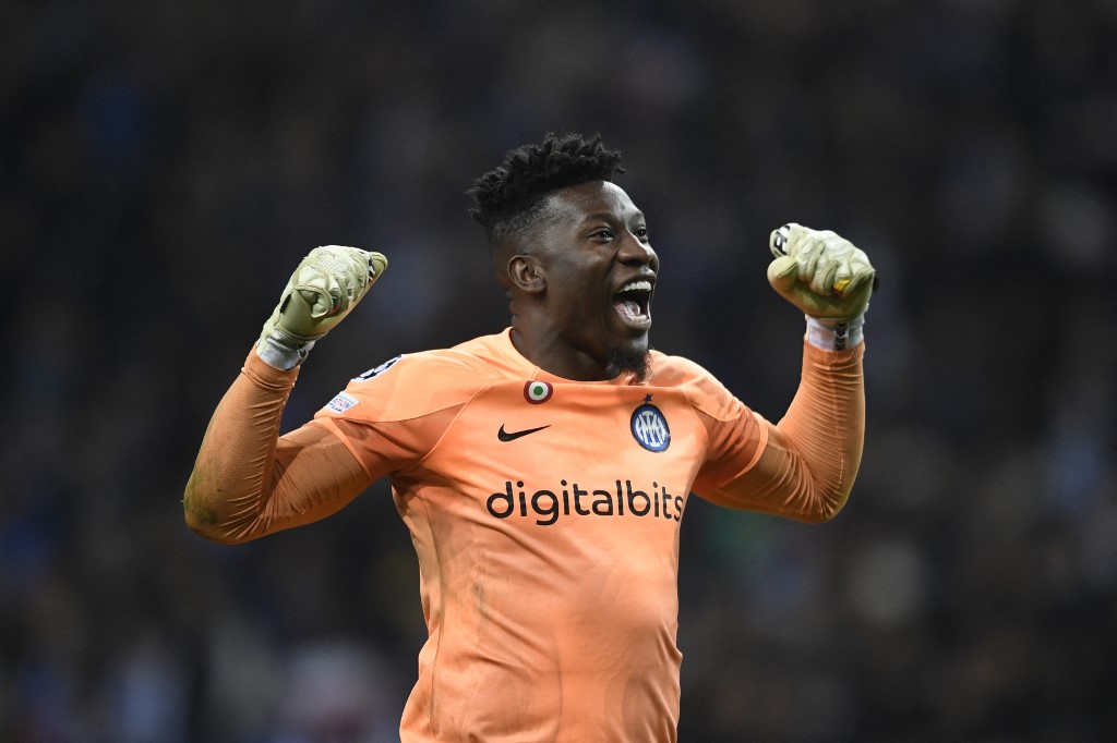 Manchester United oficializó el fichaje del arquero Andre Onana