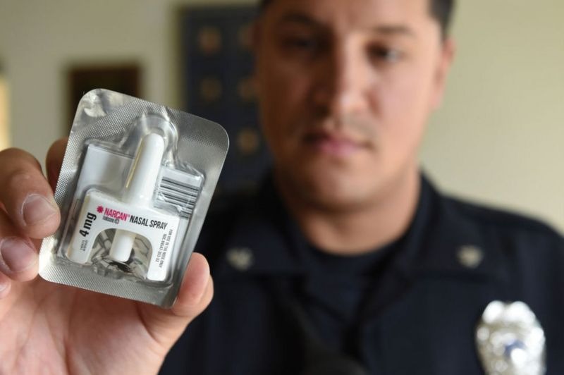 Cómo actúa el Narcan, el primer medicamento sin receta aprobado en EEUU para combatir las sobredosis