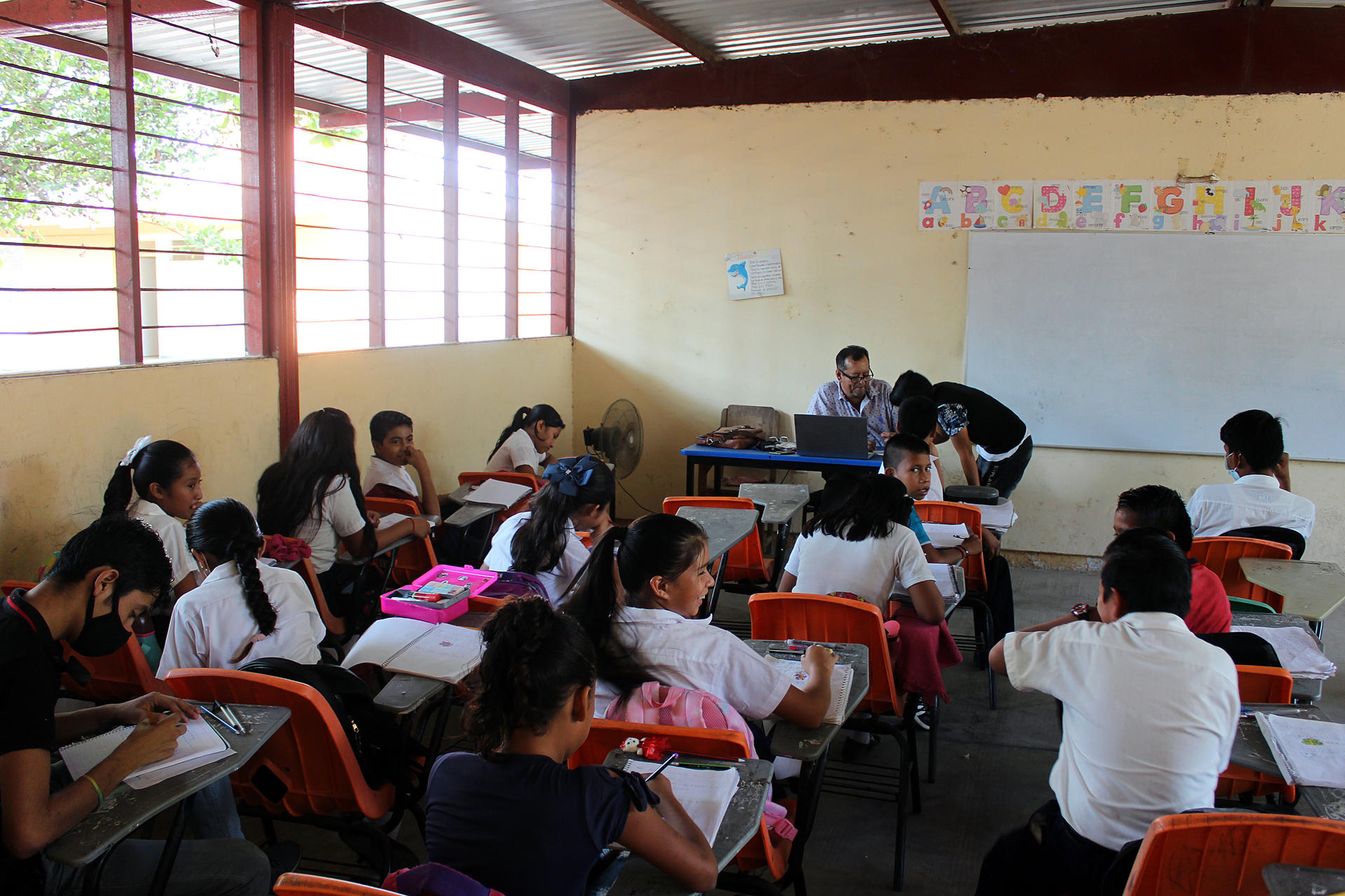 Escuelas abren sus puertas a niños migrantes en las fronteras de México