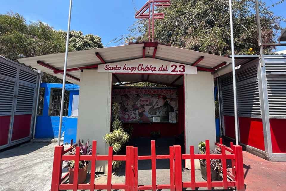 La capilla de Hugo Chávez en el 23 de Enero se ha ido quedando sin “devotos”