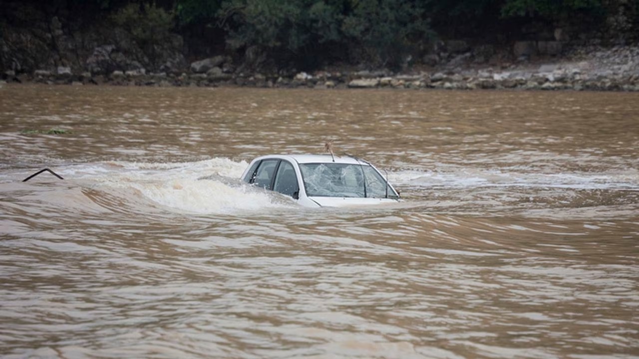 Sacaron un carro de lago en Arkansas y se sorprendieron con lo que hallaron dentro