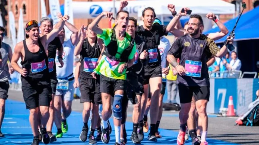 La emocionante proeza del primer atleta con parálisis cerebral que logró completar una maratón