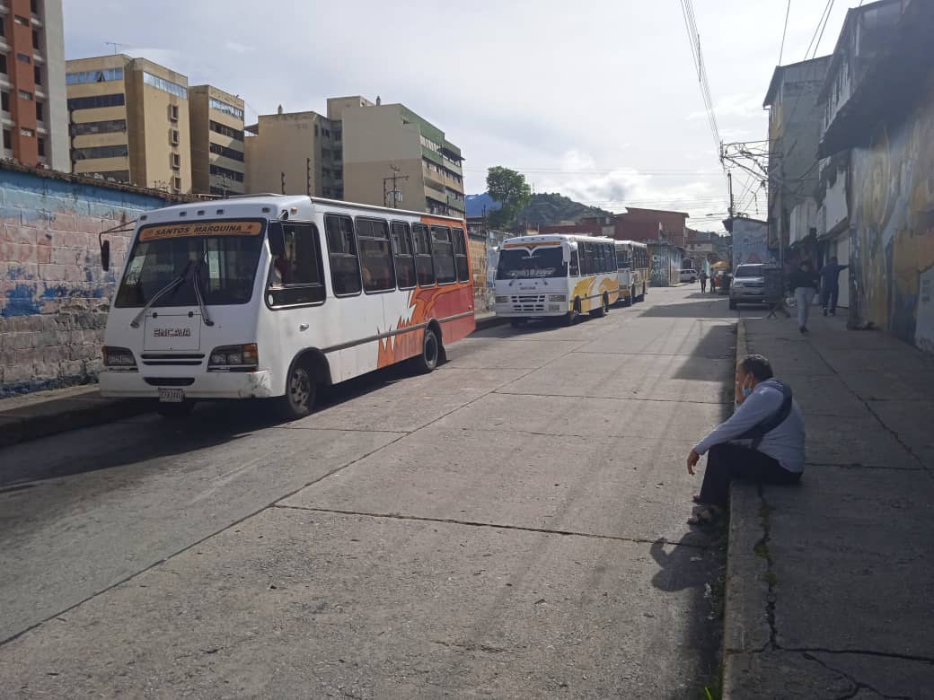 Al menos tres días sin surtir combustible subsidiado llevan los transportistas merideños