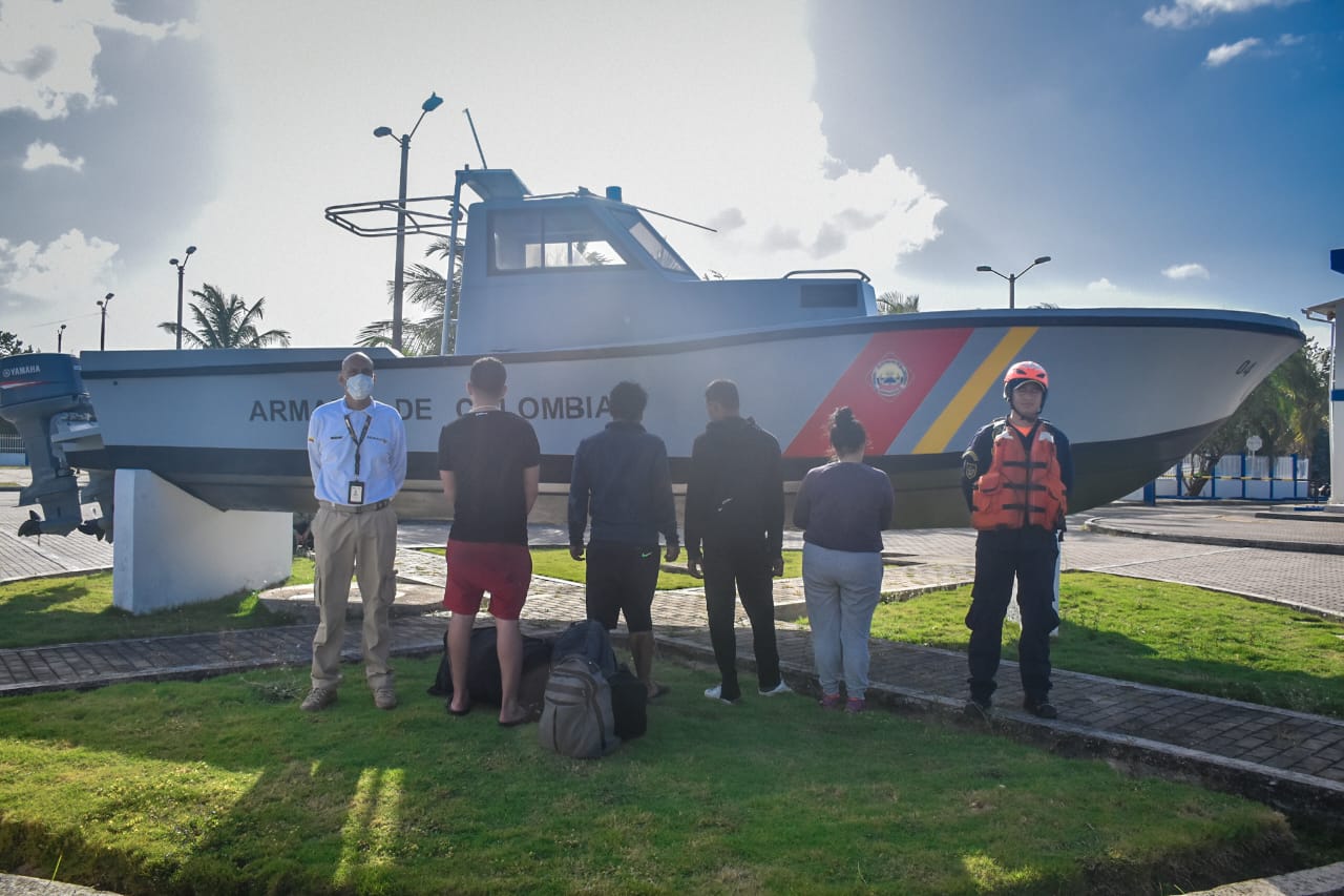 Rescatan a cinco migrantes venezolanos abandonados en el Caribe colombiano