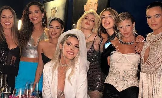 Strippers, una piñata sexual y bailes provocativos: la divertida despedida de soltera de Lele Pons (Video)