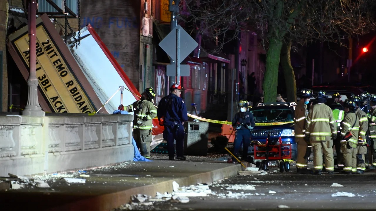 El colapso del techo en el teatro Apollo de Illinois dejó un muerto y 28 heridos