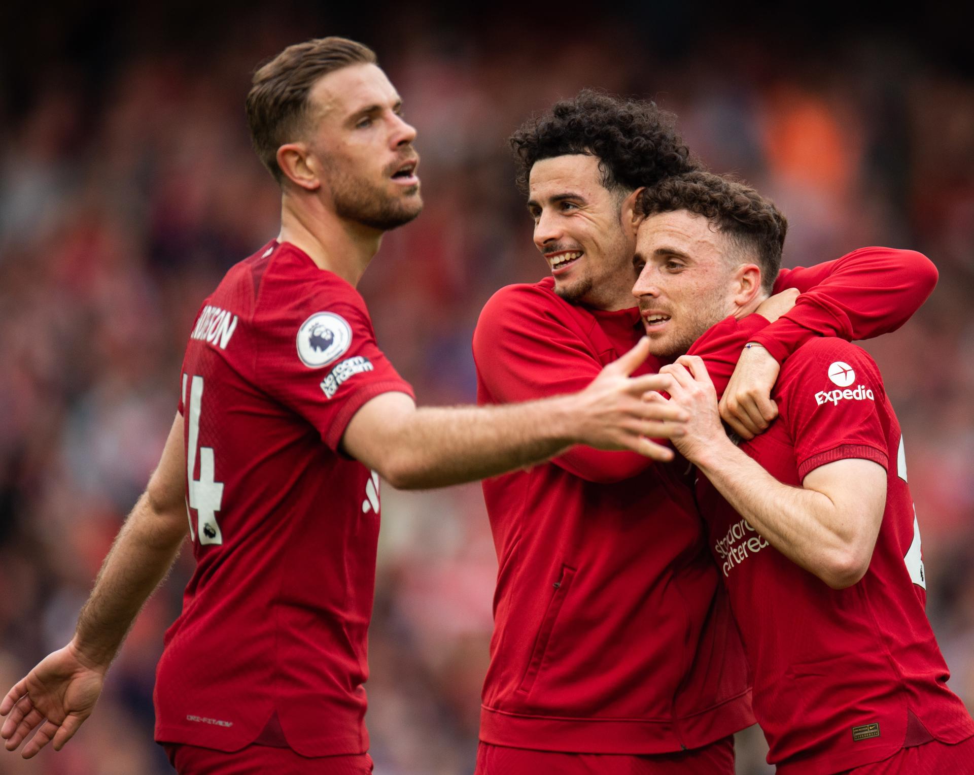 Diogo Jota desató la locura en Anfield ante un Tottenham que igualó en el descuento