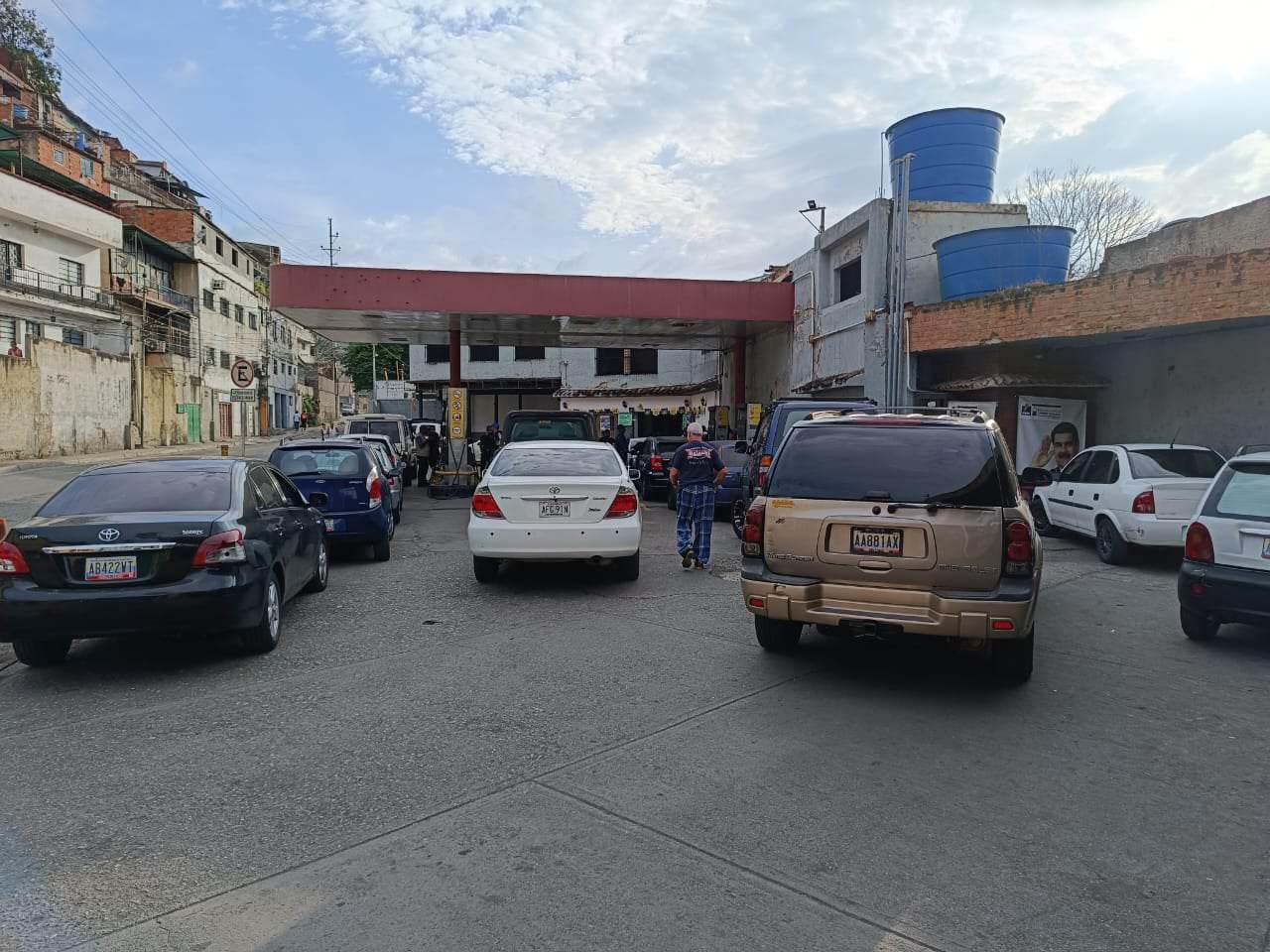 Vecinos de Baruta realizan contraloría ciudadana a bombas de gasolina en el municipio