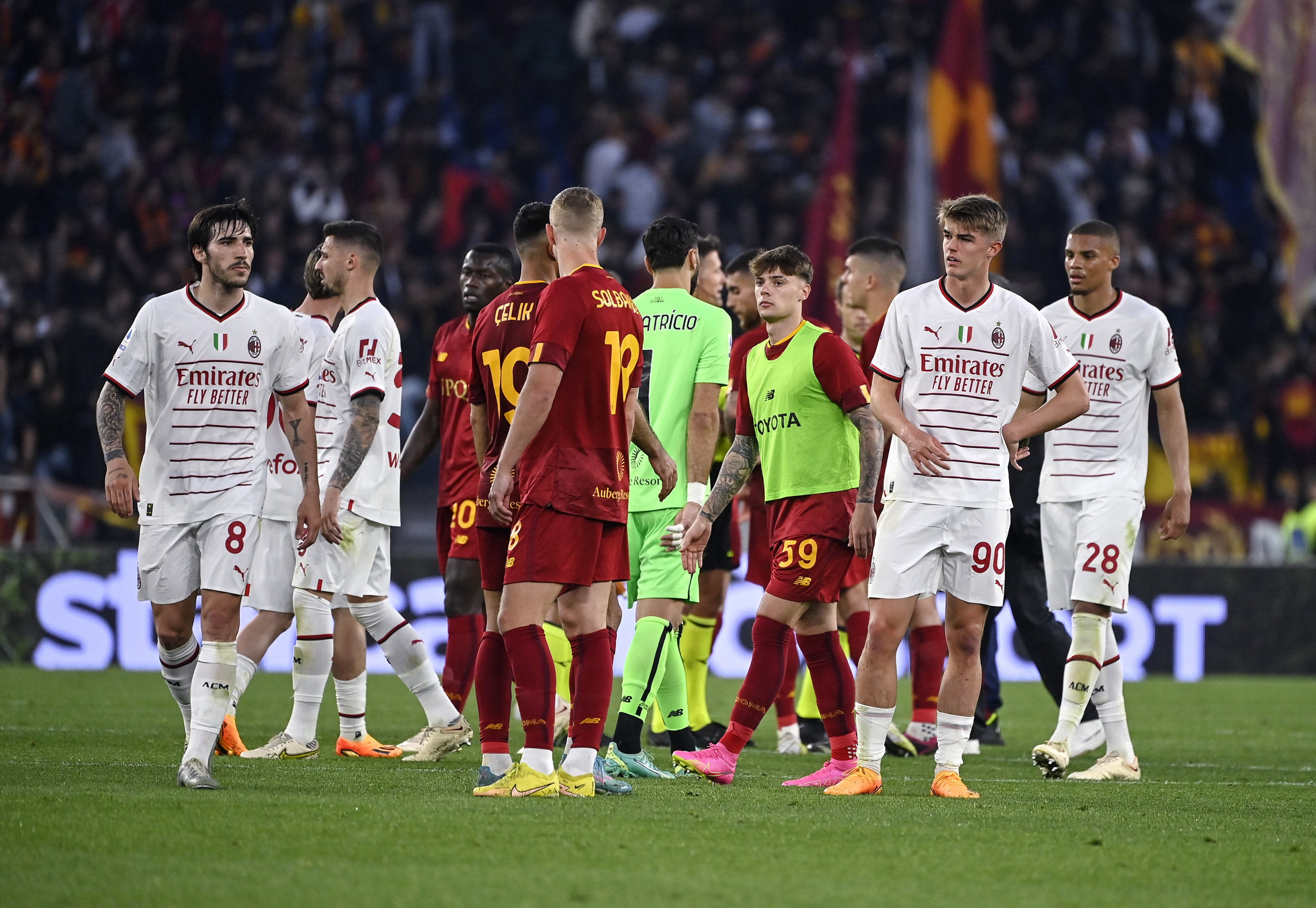 AC Milan empató en el descuento ante la Roma y sigue en puestos de Champions