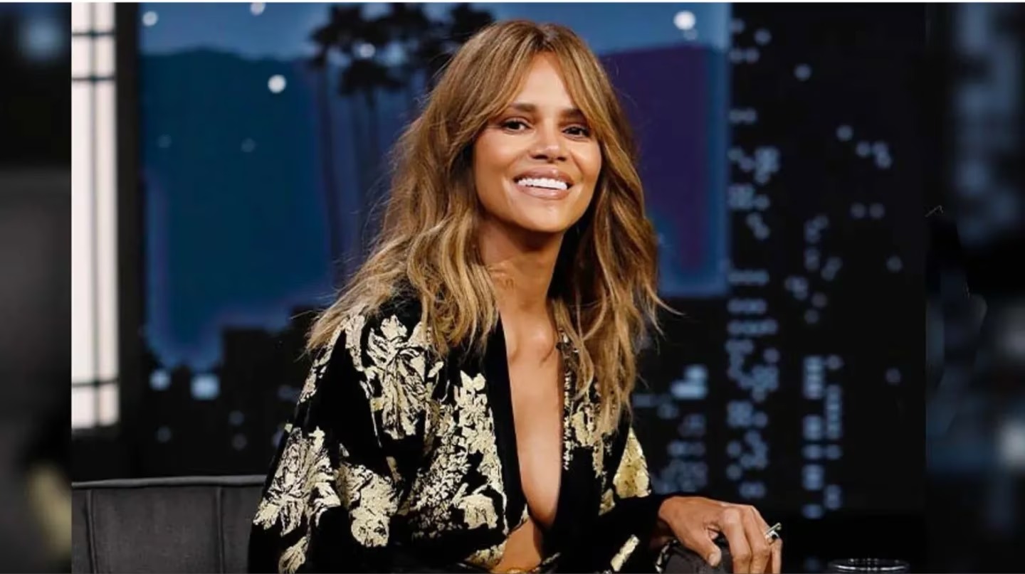 FOTO: Halle Berry salió completamente desnuda al balcón de su casa y sorprendió a sus fans