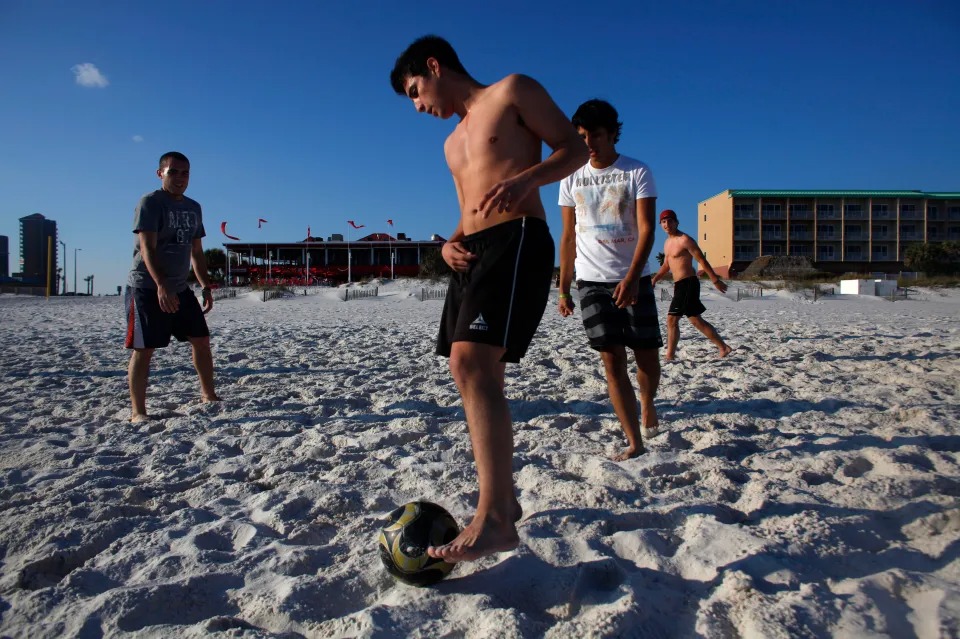 Tragedia en Florida: Menor de 16 años murió ahogado en una playa al intentar rescatar a cuatro niños