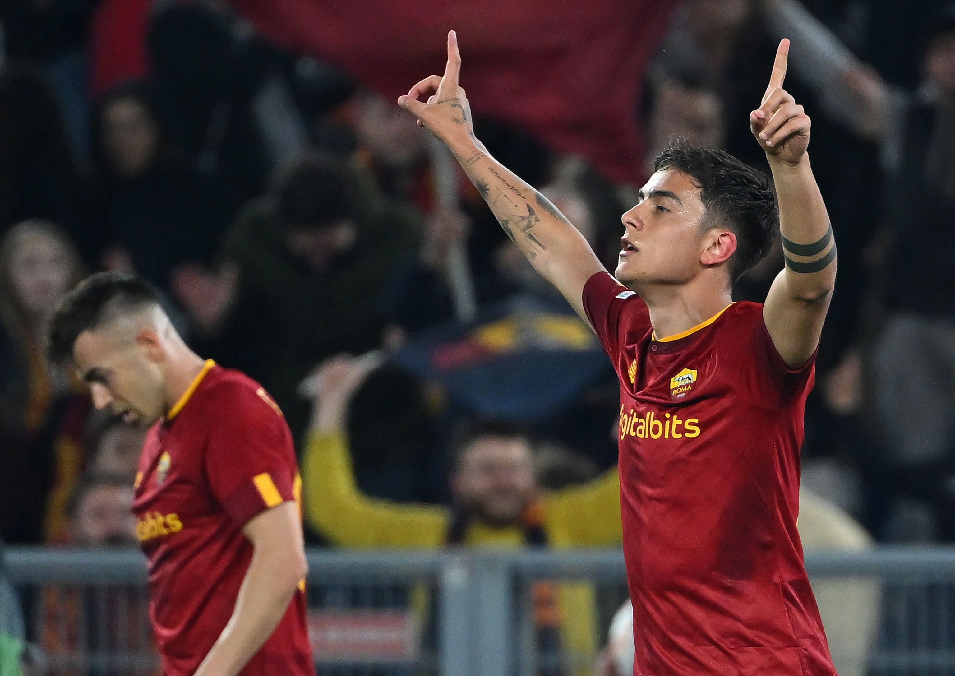 Dybala resucitó a la Roma para llevarla a semifinales de Europa League