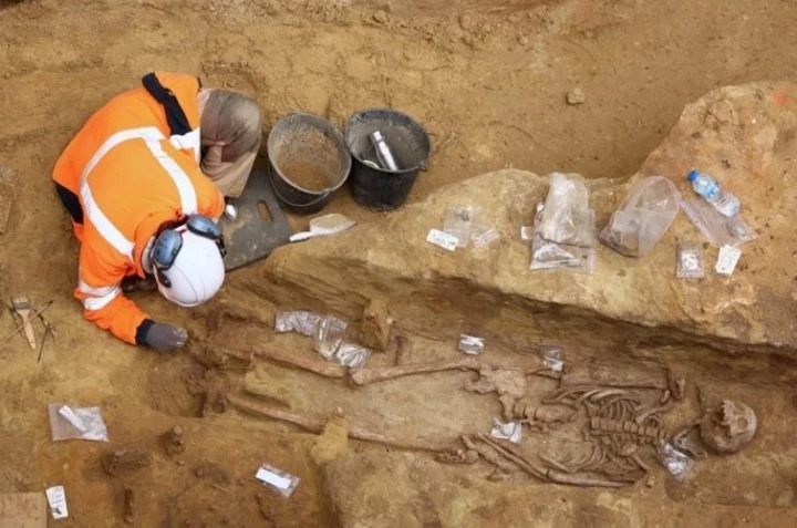 Encuentran un cementerio de hace 2000 años en pleno centro de París