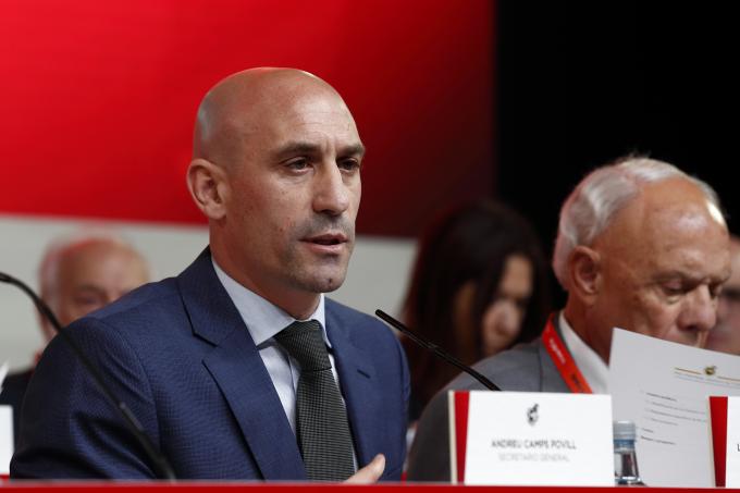 Rubiales lamenta el “ambiente hostil” creado por clubes tras la agresión a un árbitro