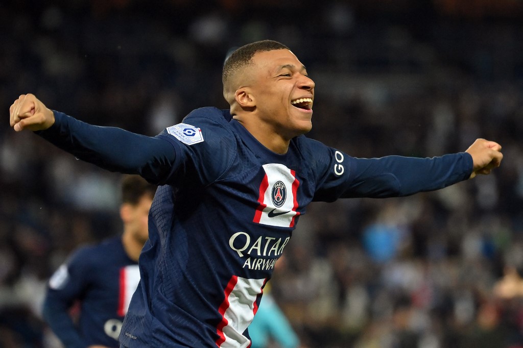 PSG envió al Ajaccio a segunda con una goleada liderada por Mbappé