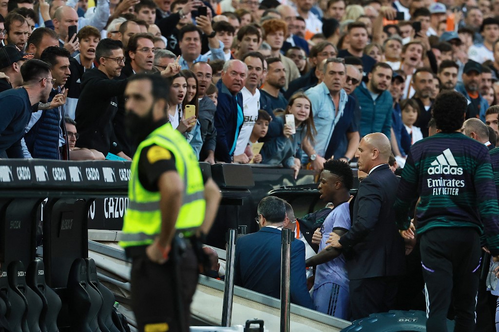 Cerrarán durante cinco partidos una grada por cánticos racistas en Valencia