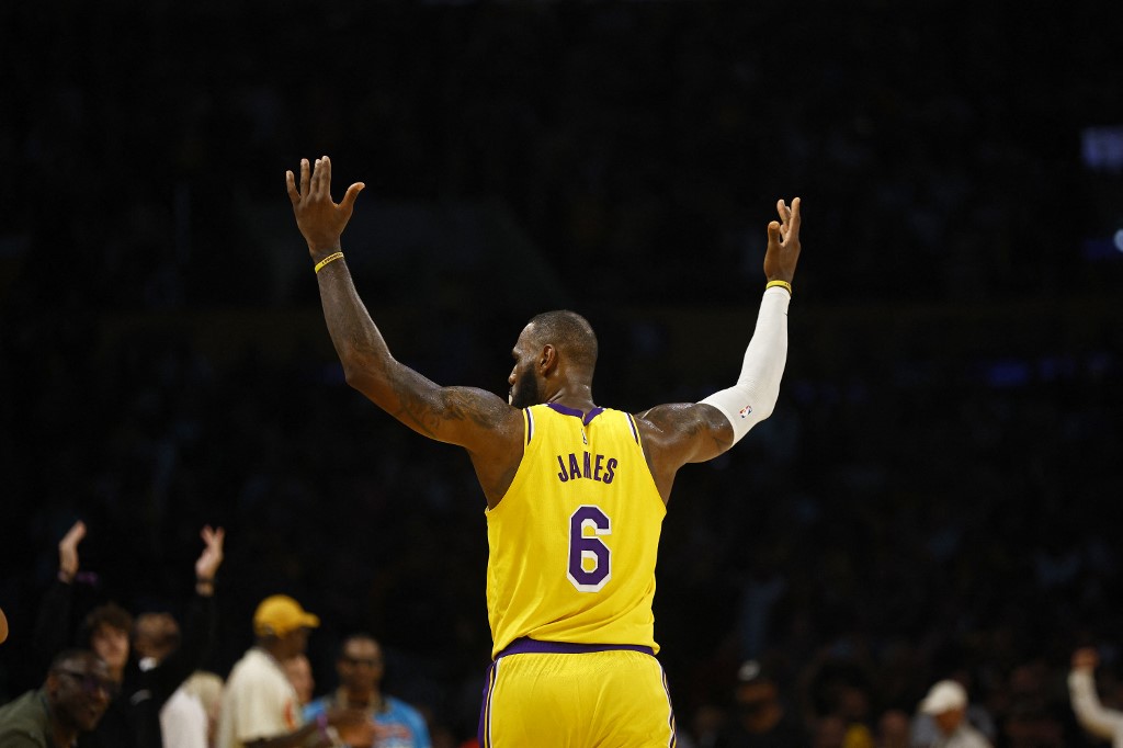 LeBron James acuerda con los Lakers una renovación por dos años y 104 millones de dólares