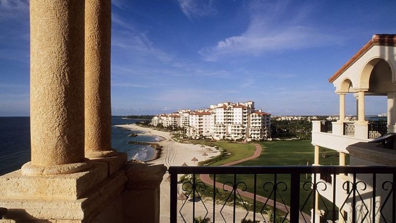 La fascinante historia de Fisher Island, la exclusiva isla de Miami que concentra el mayor ingreso per cápita de EEUU