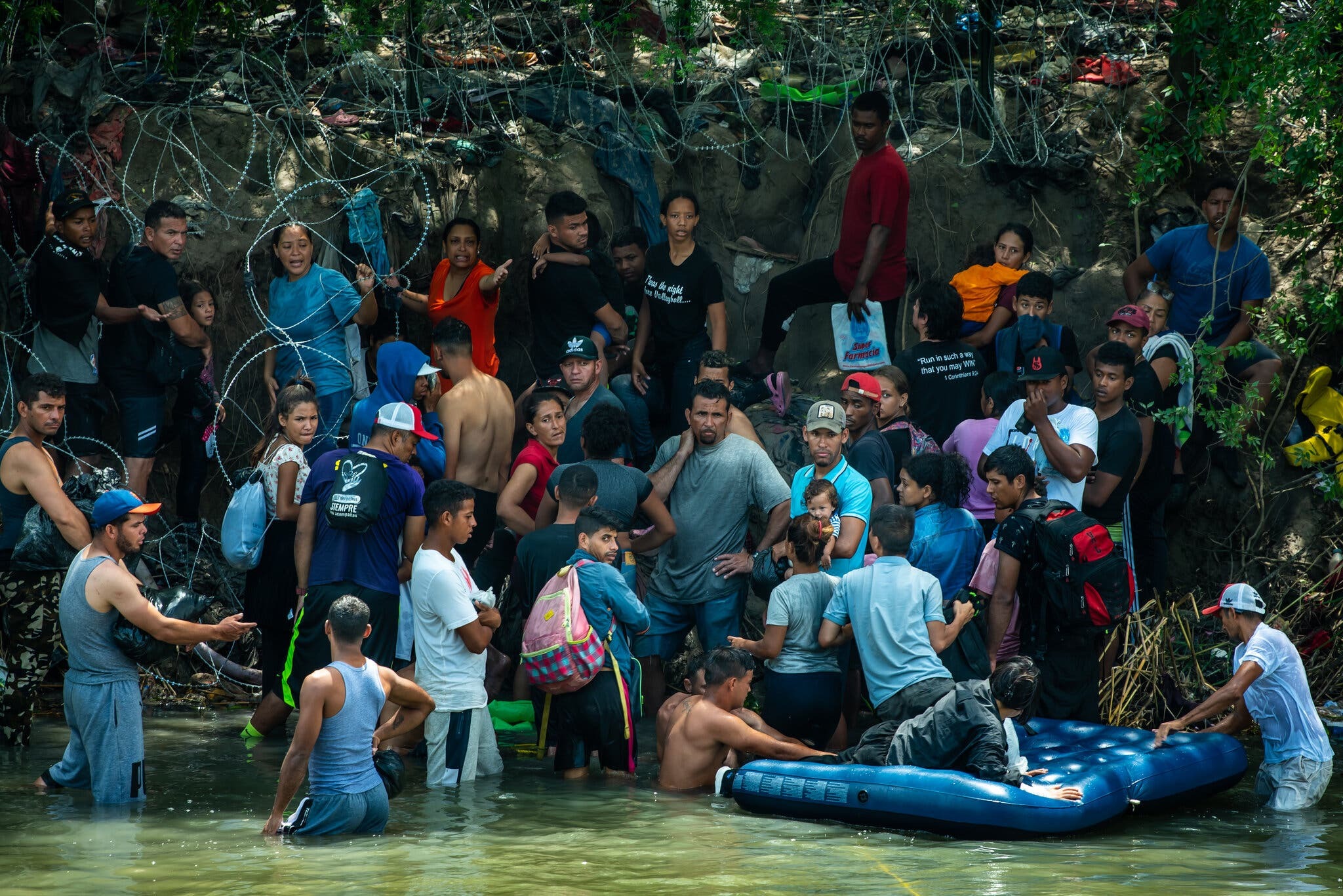 Migrantes deportados de EEUU a México son expuestos a bandas criminales y funcionarios corruptos