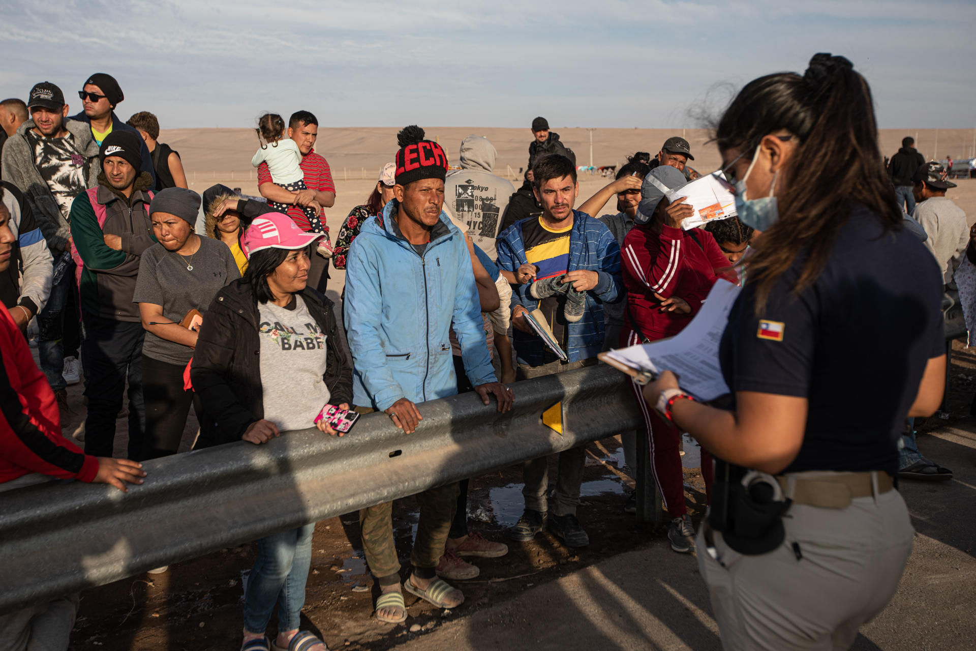 Miedo, frío, xenofobia y sueños rotos de migrantes venezolanos en la frontera de Chile