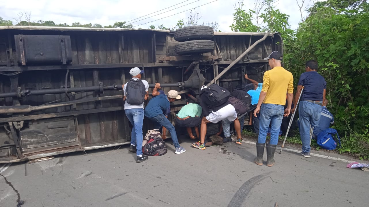 Mal estado de la vía pudo causar accidente que dejó al menos una persona fallecida y varios heridos en Monagas