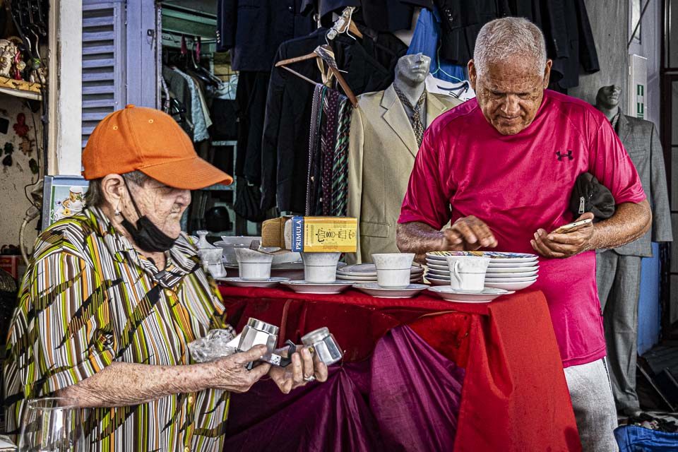 Mercado de los Corotos: la deprimida mezquita del comercio informal lucha por sobrevivir