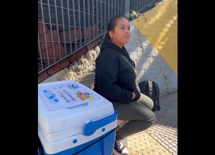 Madres venezolanas en el mundo: aguerrida falconiana lleva el sustento a su hogar con el sazón de su comida (VIDEO)