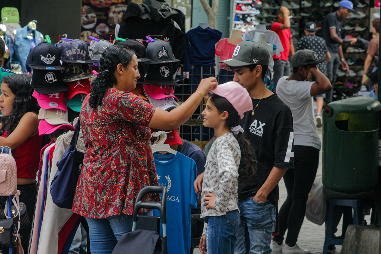 El rostro de las madres venezolanas, ejemplo de fortaleza y lucha constante en un país en crisis