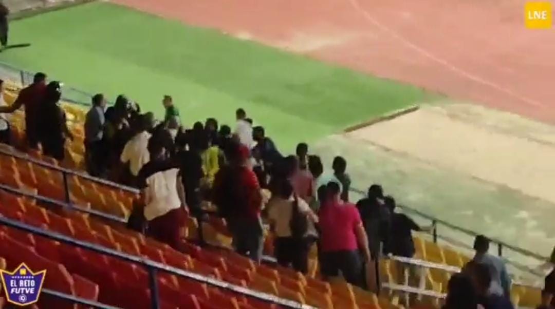 ¡Bochorno! La MEGA tangana que se armó en partido de la Liga FutVe (VIDEO)