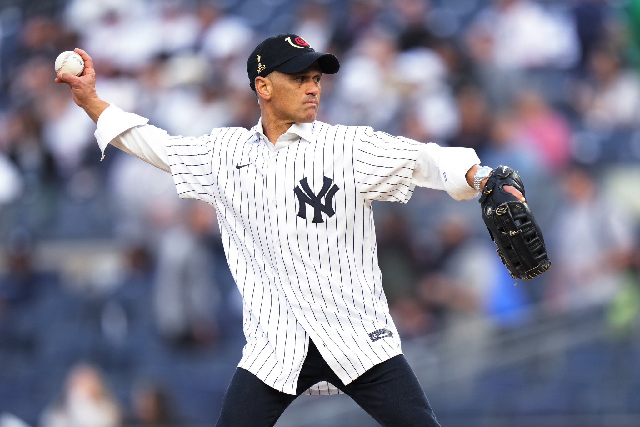 Venezolano Javier Castellano, ganador del Derby de Kentucky, hizo primer lanzamiento en juego de Yankees (FOTOS)