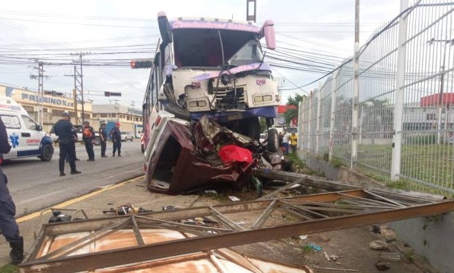 Impactante VIDEO del momento en que se produjo el choque en Cagua que dejó varios muertos