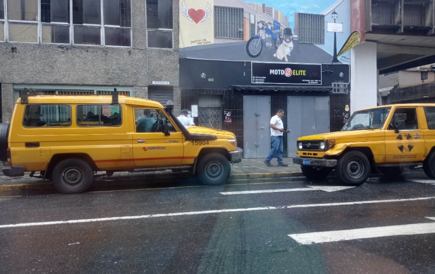 Fuerte explosión de un transformador dejó sin luz a gran parte de Parque Carabobo este #22May