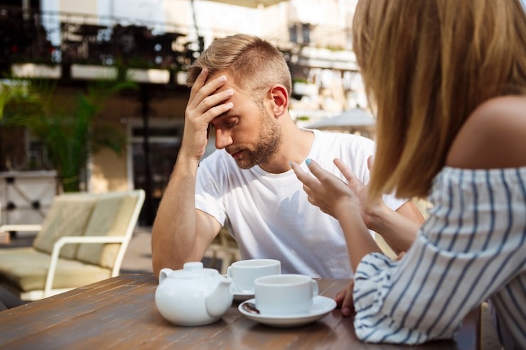 Fue a comer con un joven y ella lo “friendzoneó”: lo que sucedió después causó un escádalo (VIDEO)