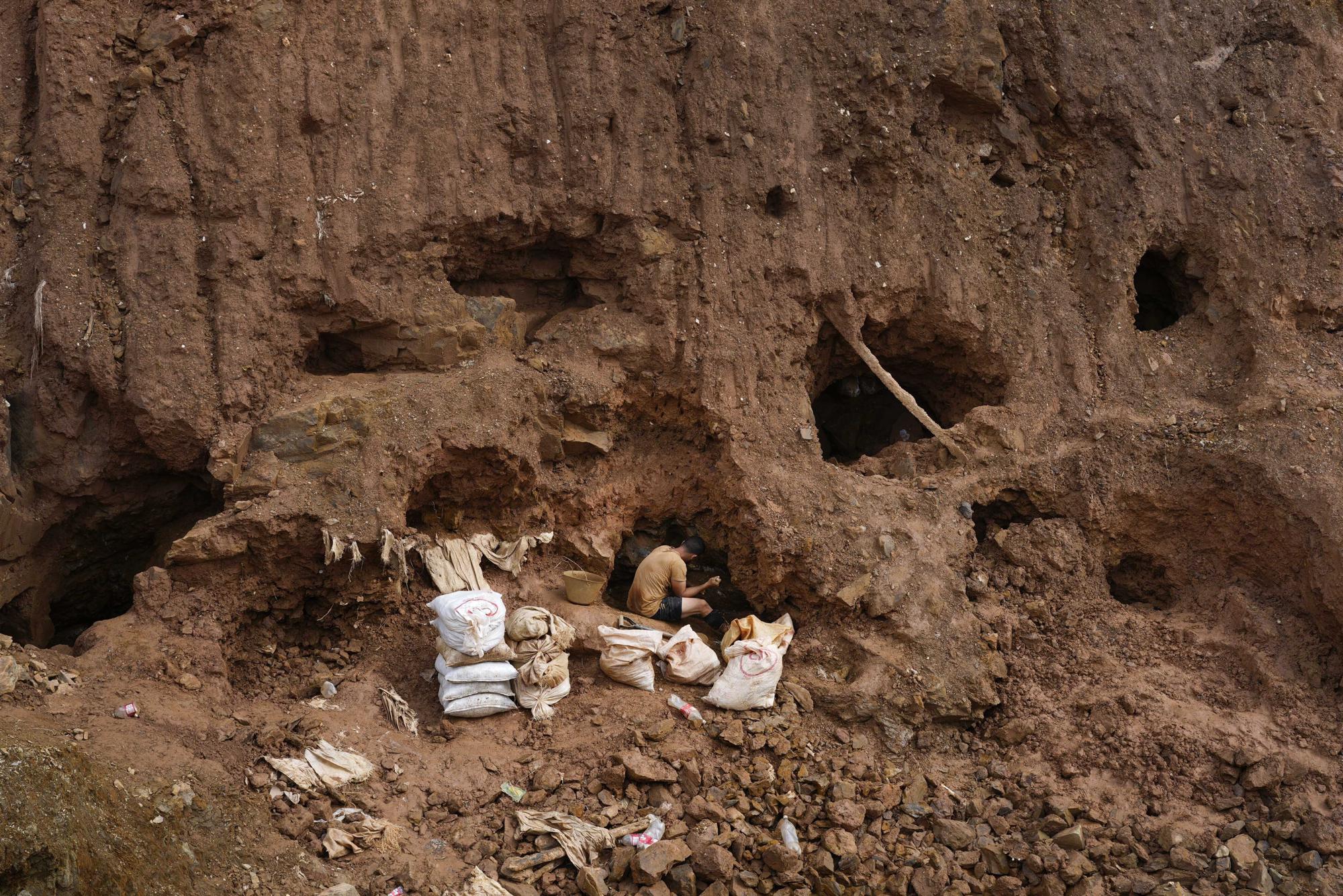 AP: Proliferación de minas de oro en Venezuela ofrece un trabajo agotador y peligroso