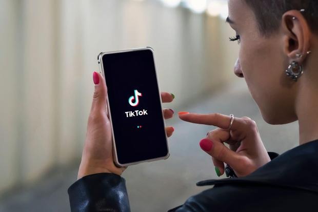 ¿Eres un adicto a TikTok? Pagan hasta 100 dólares la hora solo por ver videos